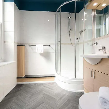 Private Parking Ts1 2 Bed Daire