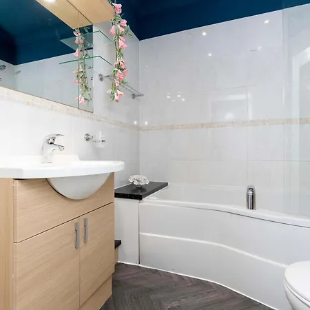 Private Parking Ts1 2 Bed Apartment