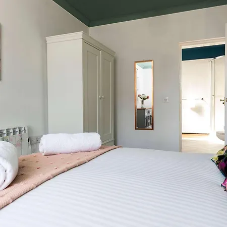 Apartment Private Parking Ts1 2 Bed *